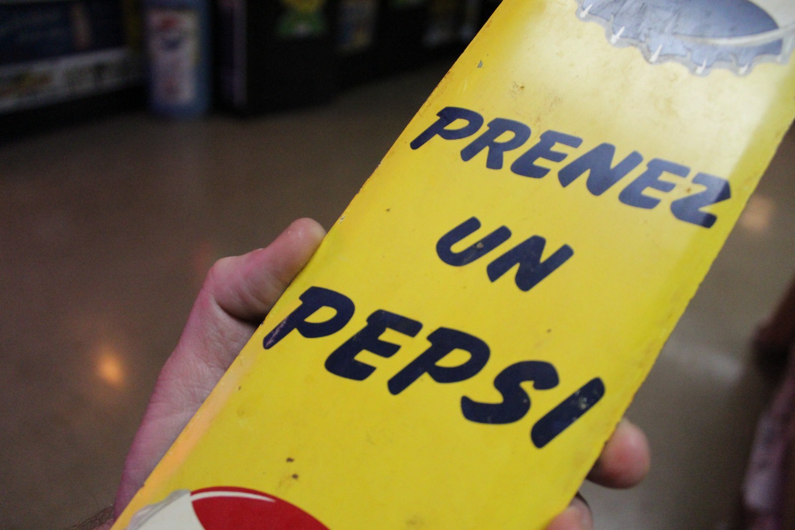 RARE 1950s PRENEZ UN PEPSI COLA STAMPED PAINTED METAL DOOR SIGN POP SODA COKE