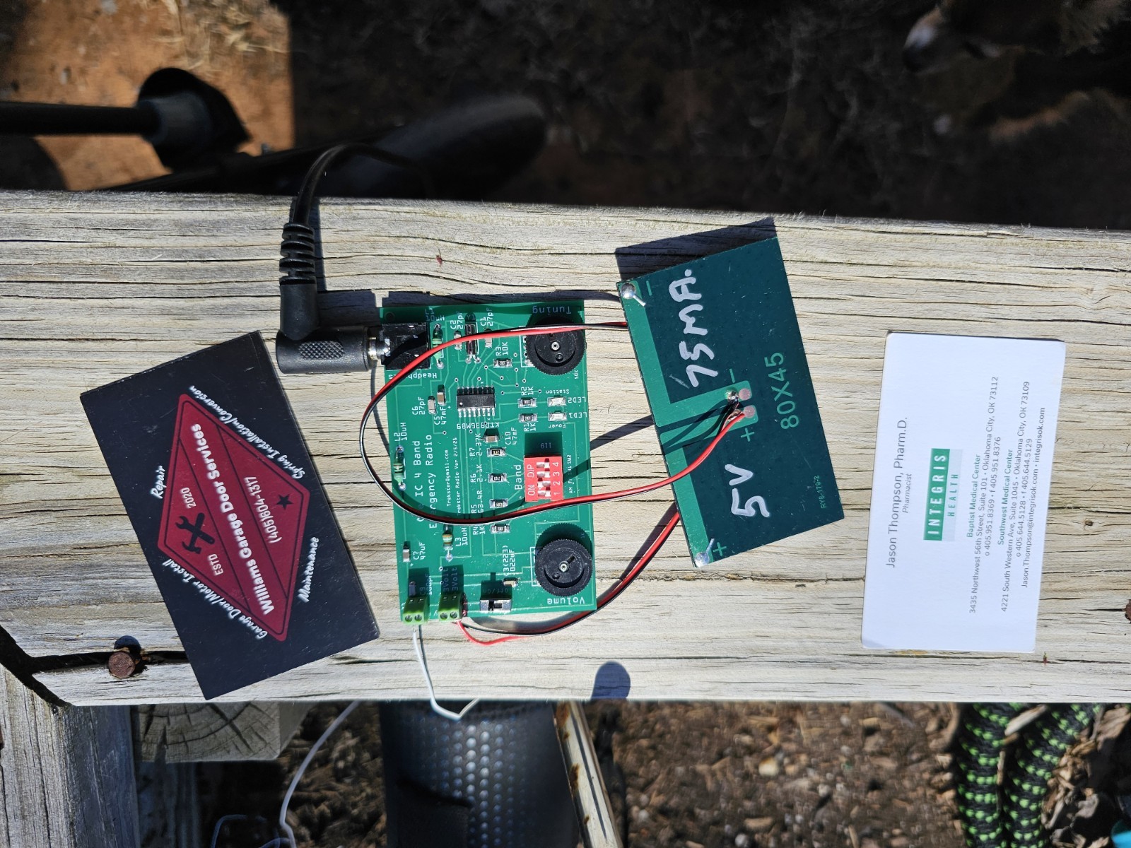 One IC 4 band Emergency Radio Kit. Receives AM FM SW1 SW2 It's a Fun DIY Kit !