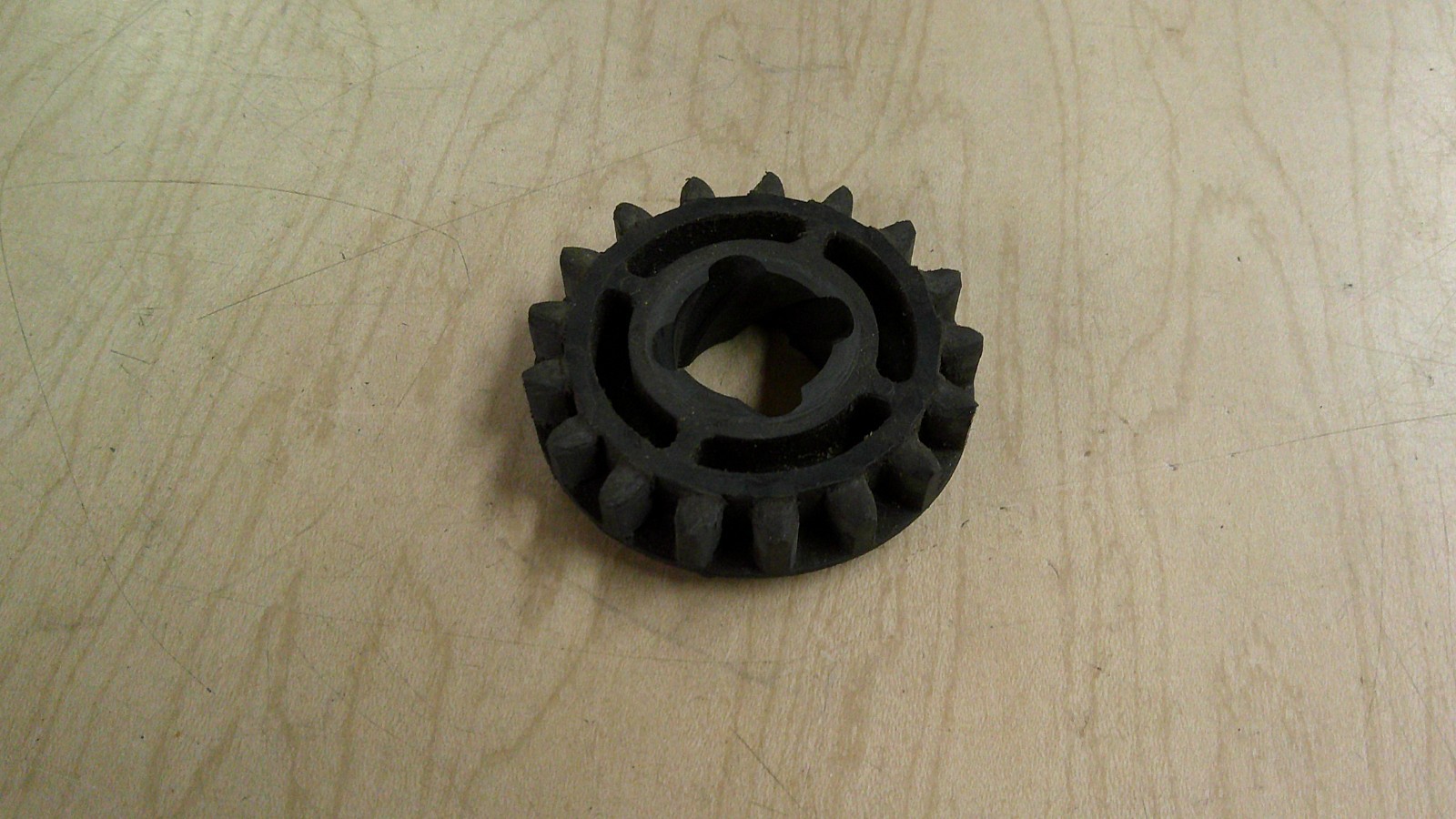 318940 Johnson Evinrude OMC Outboard 9.9hp / 15hp pinion gear T167