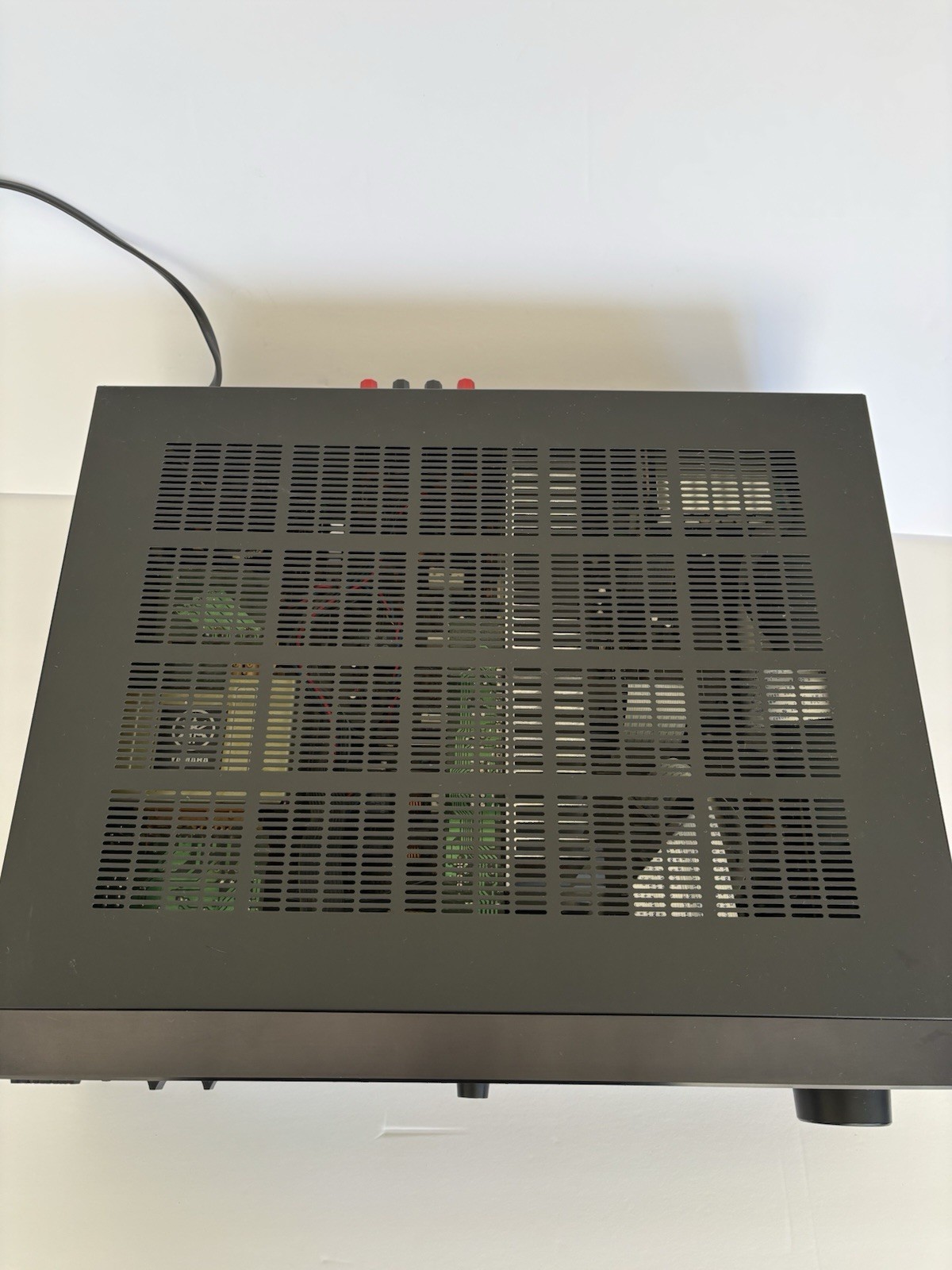 Yamaha RX V620 5.1 Channel 500 Watt Receiver Good Working Condition No Control