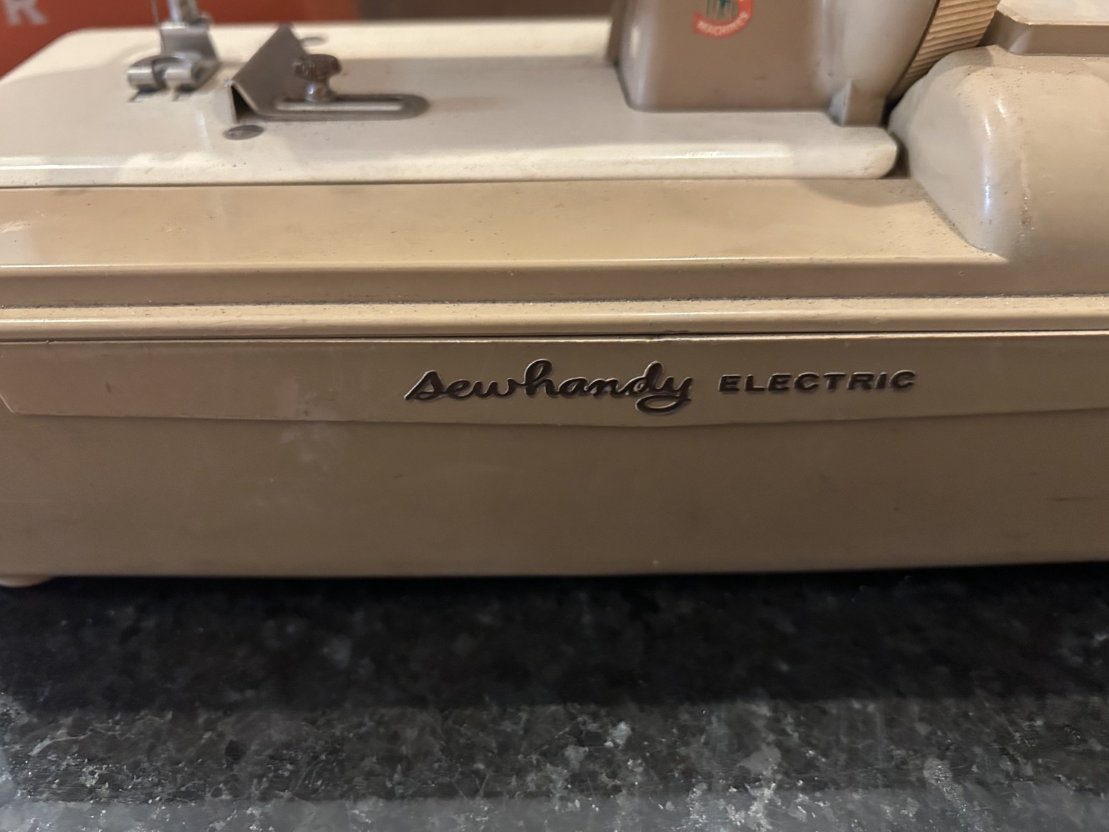 Vintage Singer Sew Ready Portable Sewing Machine w/ Case Works