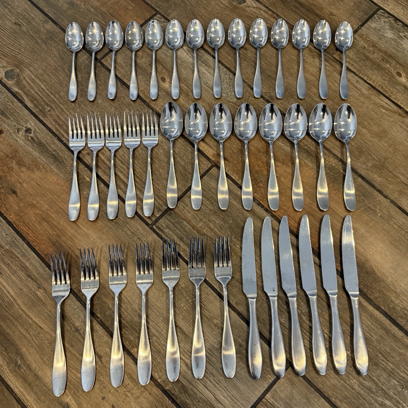 Towle SATIN PETAL 18/0 Living Collection Flatware Set of 40 Spoons Knives Forks