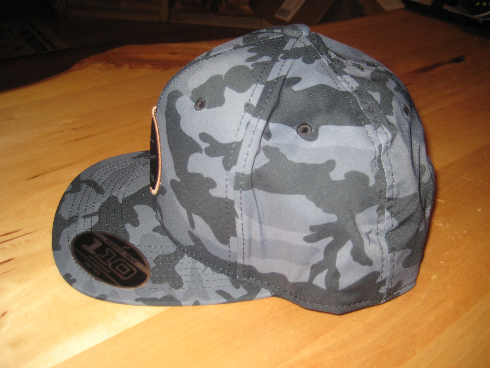 BRAND NEW Mizuno Crossed Clubs Snapback Tour cap Black Camo hat deal