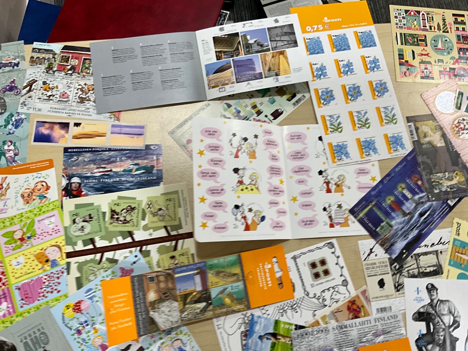 Finland MNH Stamps modern sheets booklets 102 different items @4*
