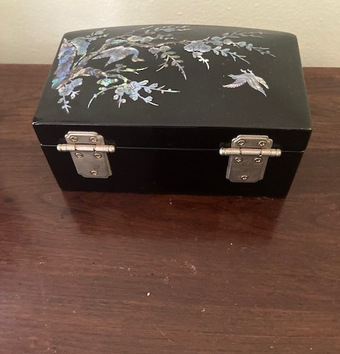 Vintage Korean Black Lacquered Mother of Pearll Jewelry Box 3.5'' X 6'' X 2''