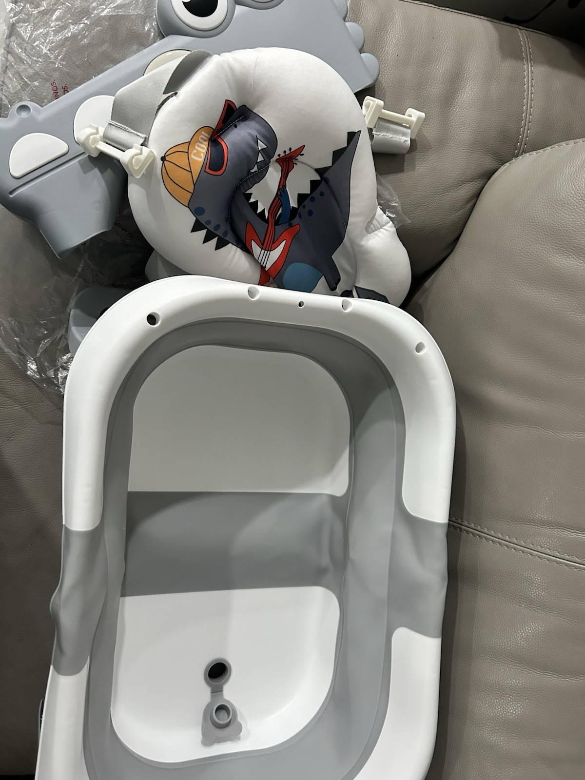 Collapsible Baby Bath Tub with Soft Cushion& Real-Time Thermometer,0-36 Months