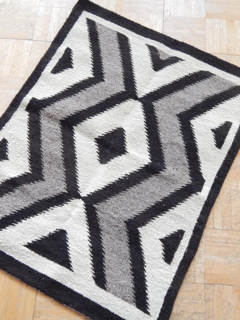VINTAGE NAVAJO RUG WEAVING - ALL NATURAL DAZZLER - CLEAN AND NICE 28.5x36.25"