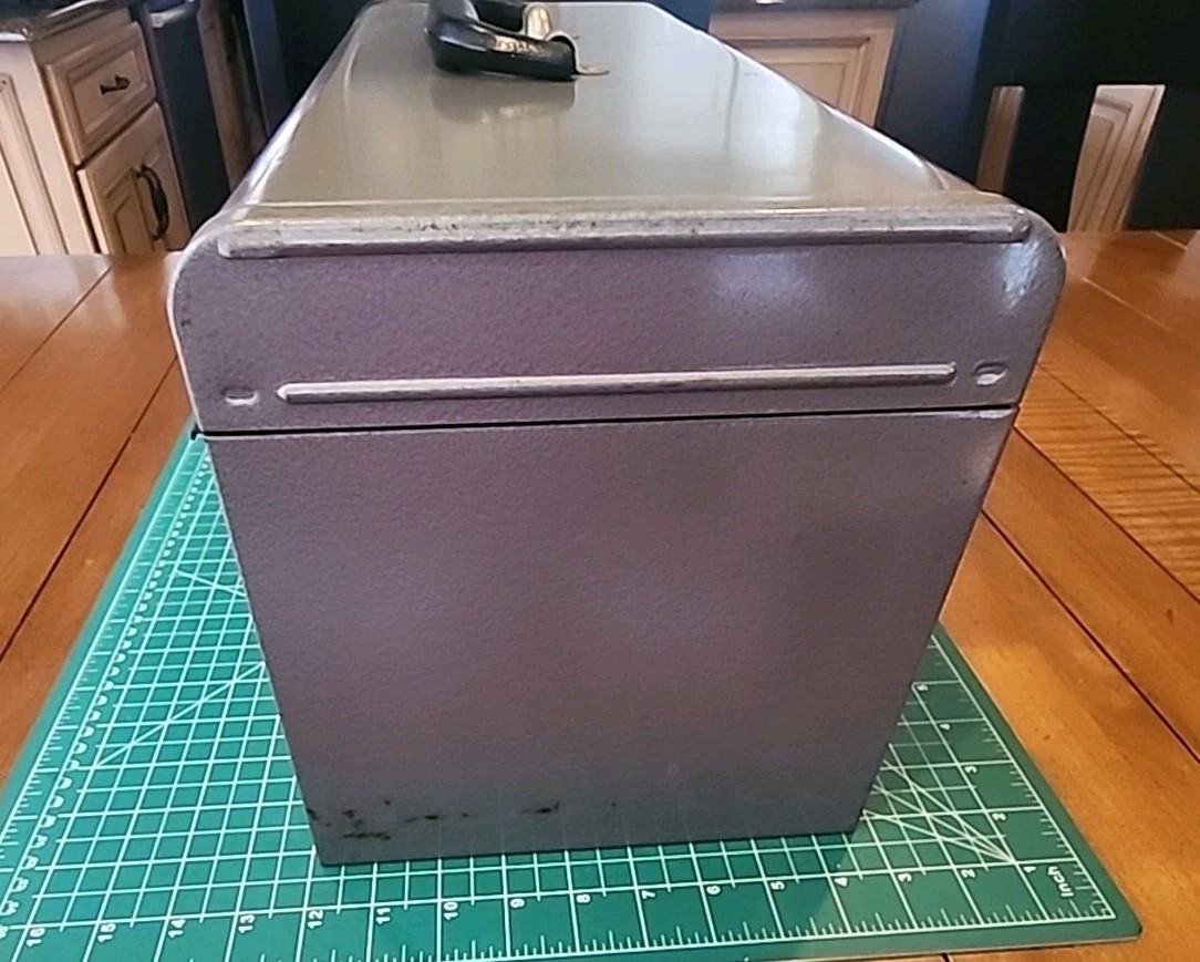 Vintage 1970's Craftsman Toolbox w/ Red Tray - gwVF