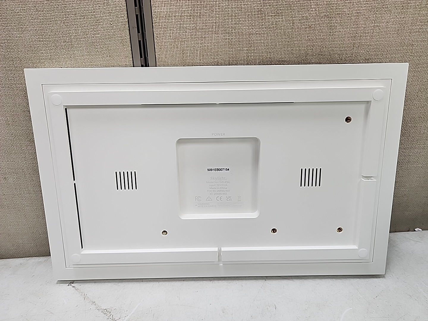 NEW Skylight Calender 15" Touchscreen Smart Calendar and Chore Chart - White