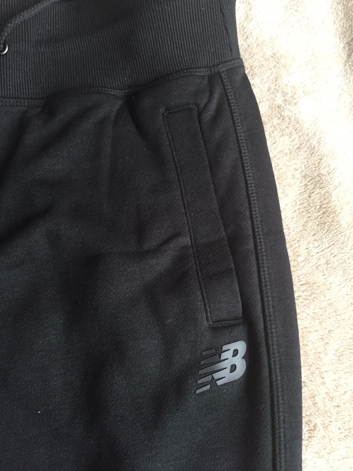 New Balance Women's Essentials Fleece Drawstring Sweatpant (Black, M)