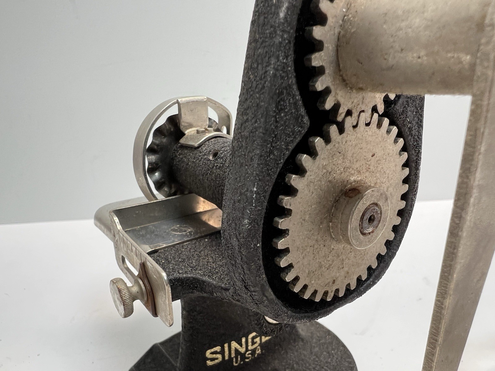 Singer Ball Bearing Hand Operated Pinking Machine 121379 Pinker 1935 + Accessori