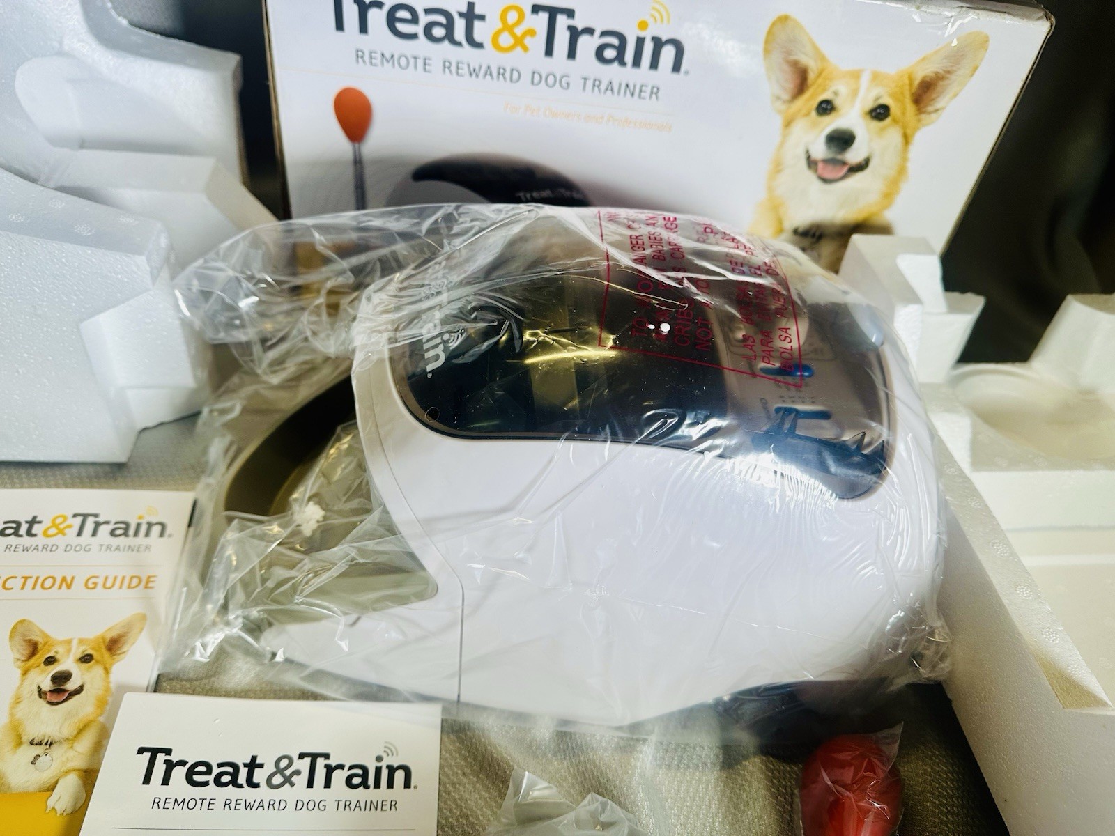 NEW RARE TREAT & TRAIN Remote Treat Dispensing Dog Training System COMPLETE