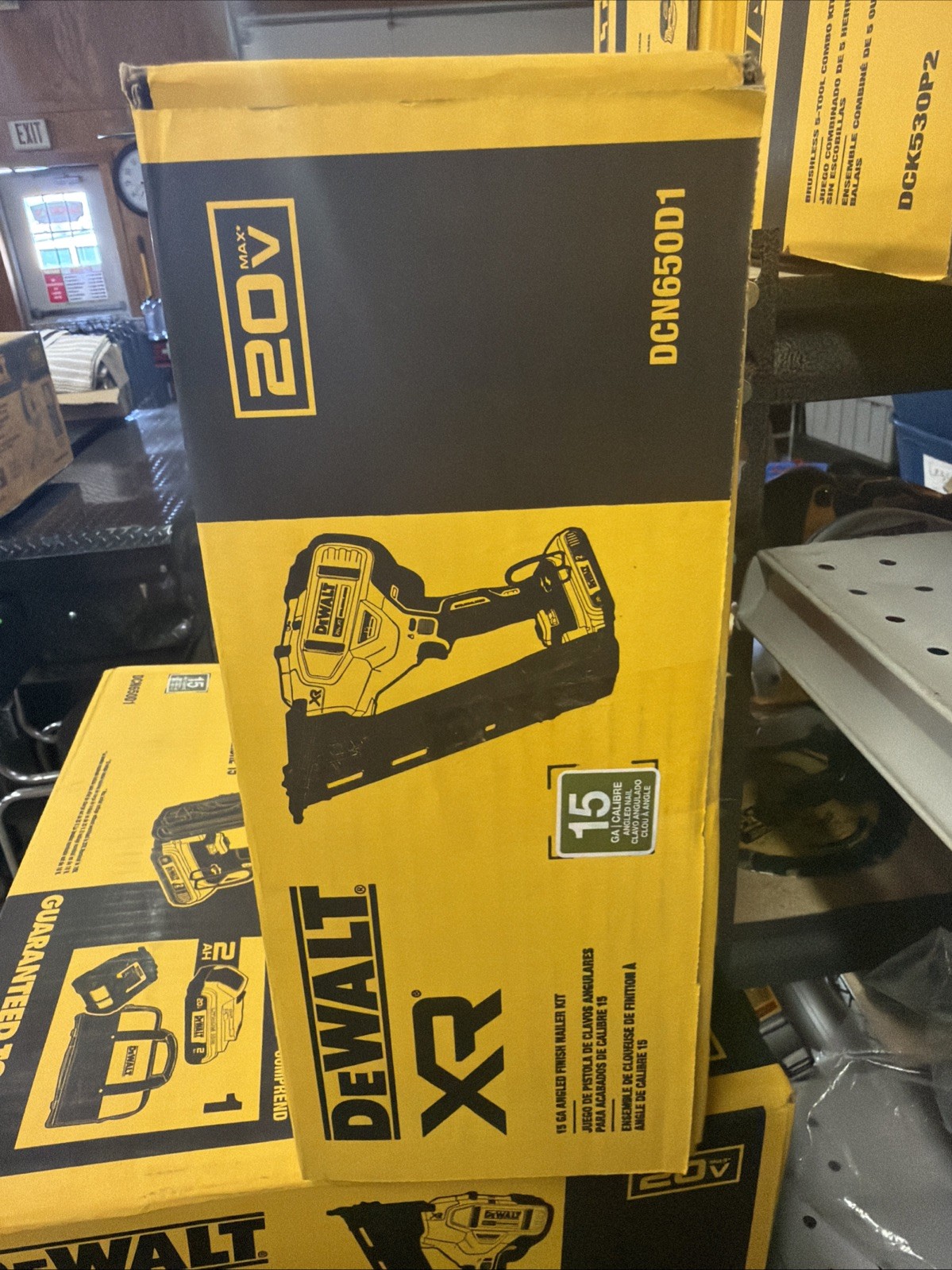DeWALT DCN650D1 20V MAX XR 15-Gauge Cordless Angled Finish Nailer Kit
