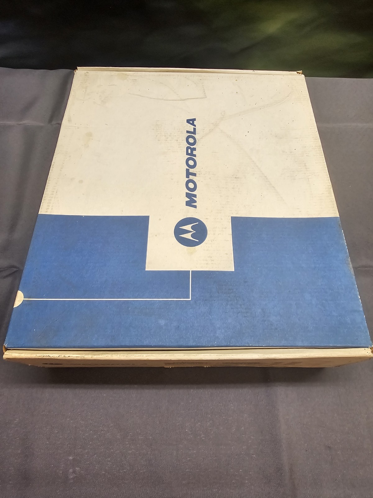 NEW in Box Motorola CDM750 UHF 403-470MHz 40 Watt AAM25RKC9AA1AN