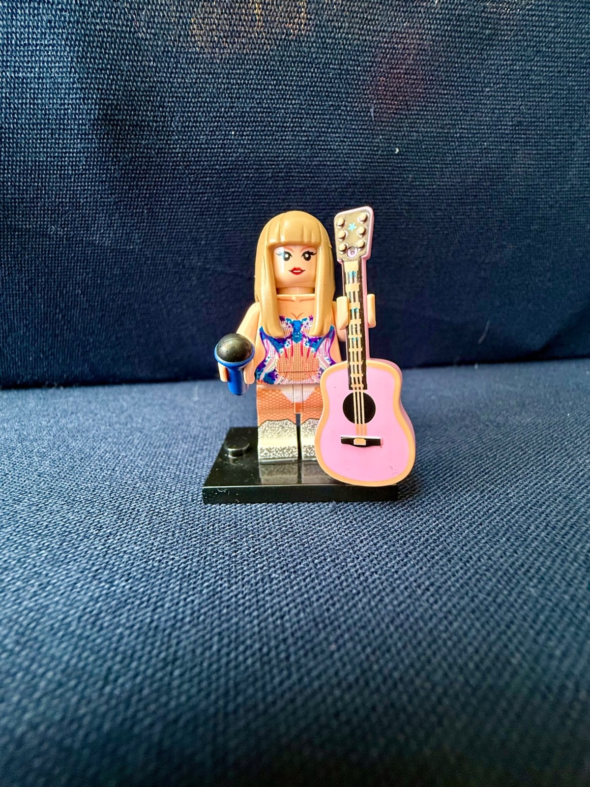 Taylor Swift Eras tour mini figures set of 8 brand New w/ guitars microphones