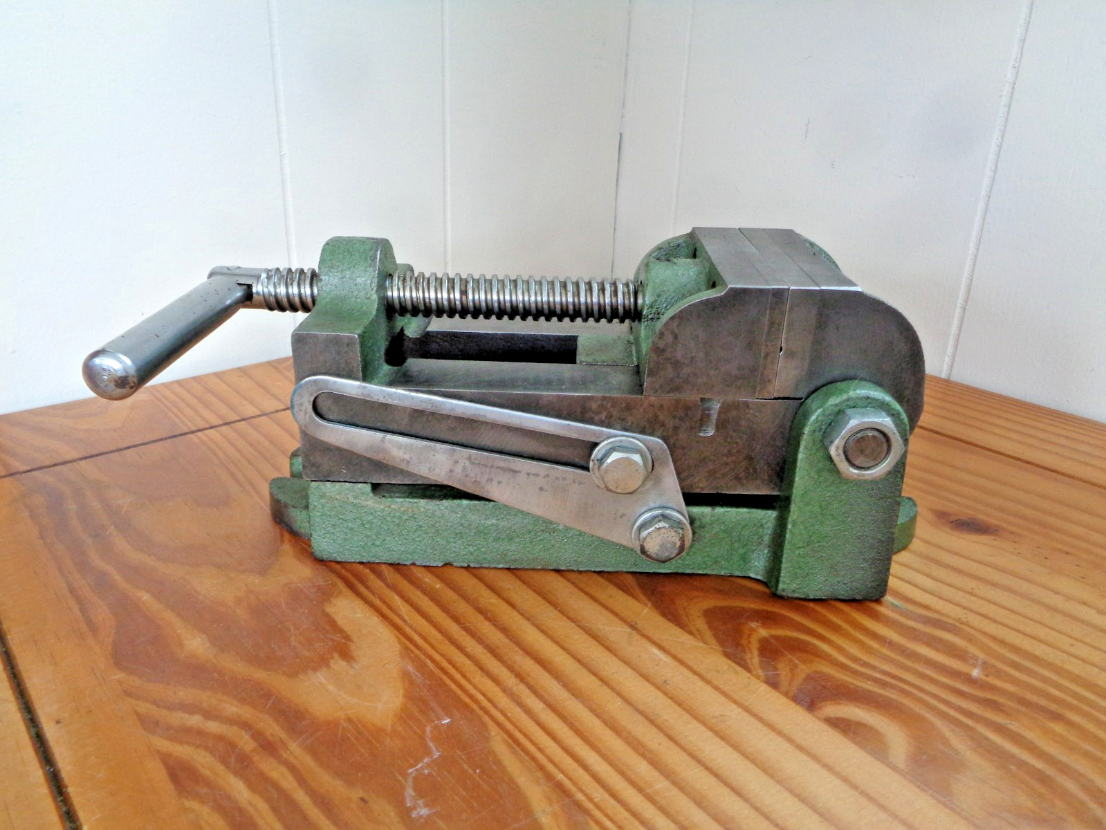 Tilting Drill Press Machinist Vise 3.5” Jaws