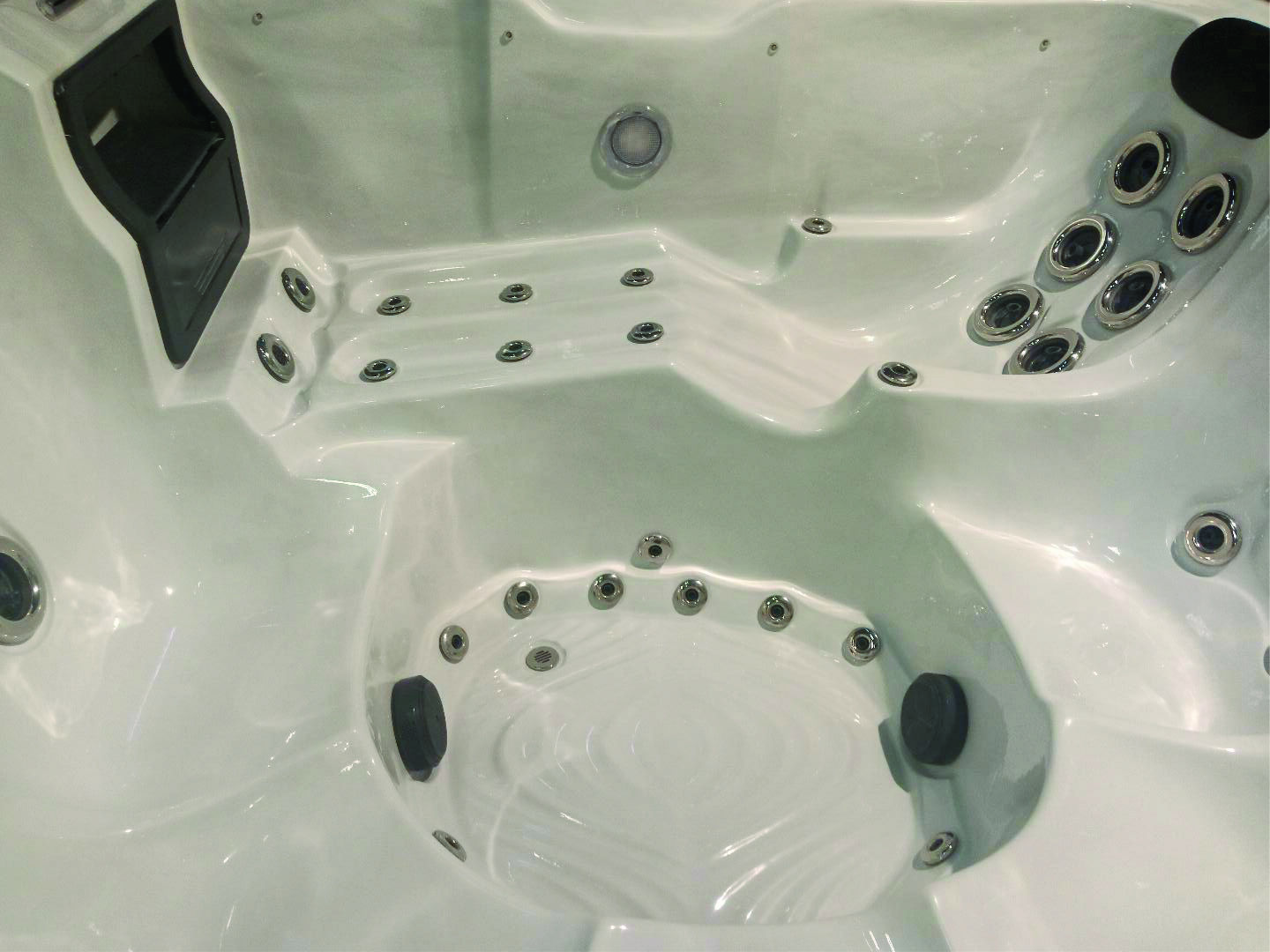 6 Person Outdoor Whirlpool Lounger Spa Hot Tub with 67 Therapy Jets