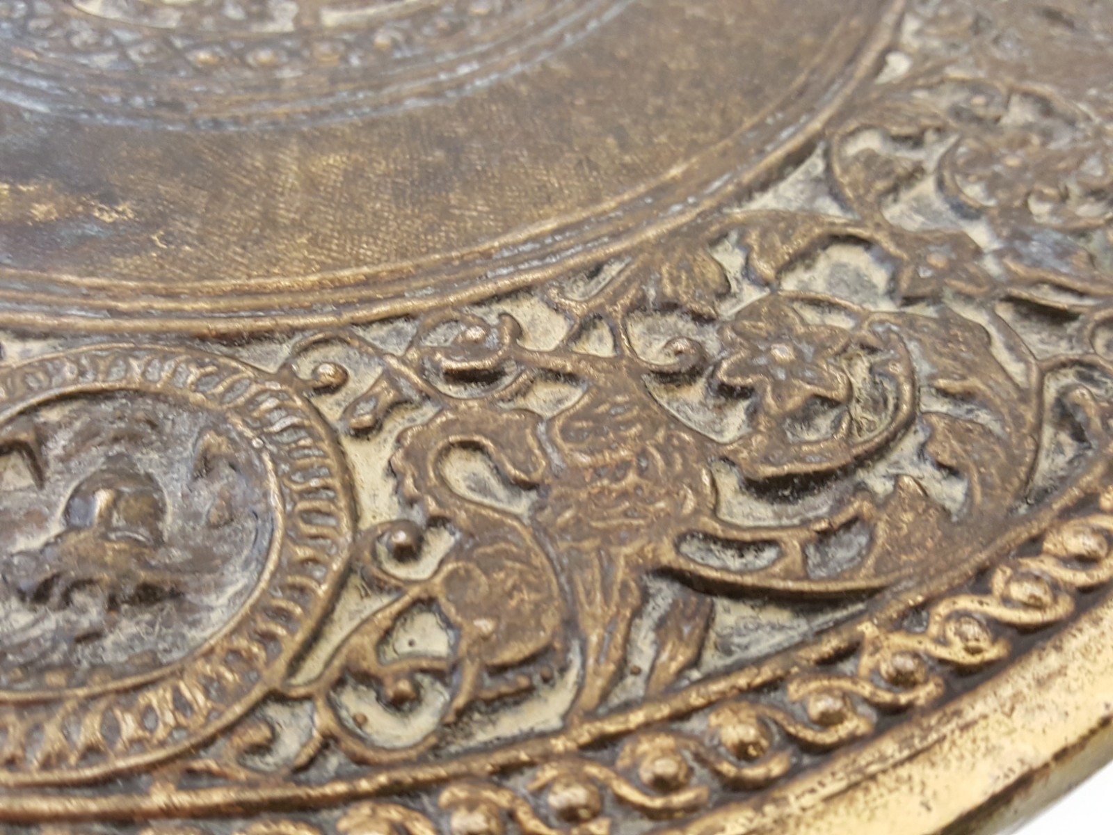 Vintage midcentury Moroccan gold gilt metal drinks table accent 2 tier 7184