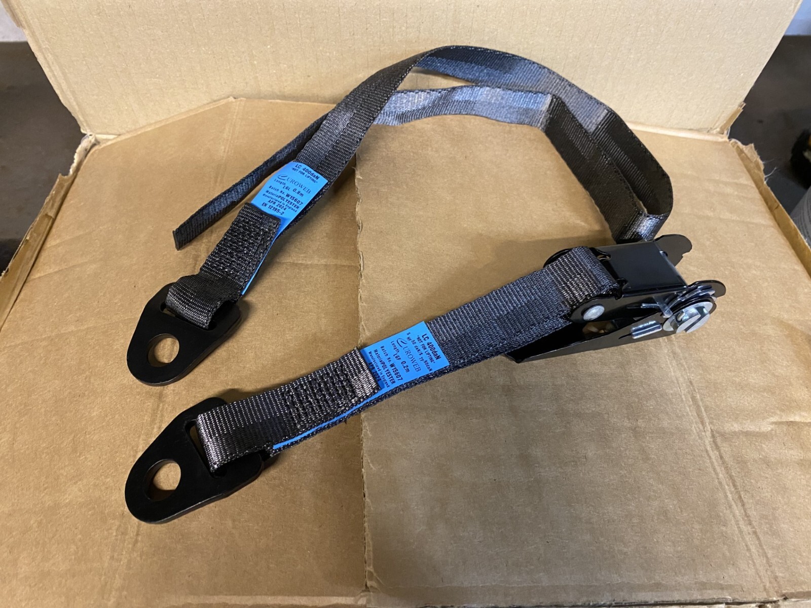 Fold up Jerrycan Holder Ratchet Strap 25mm 1m with Anchor Plates LC400daN Black