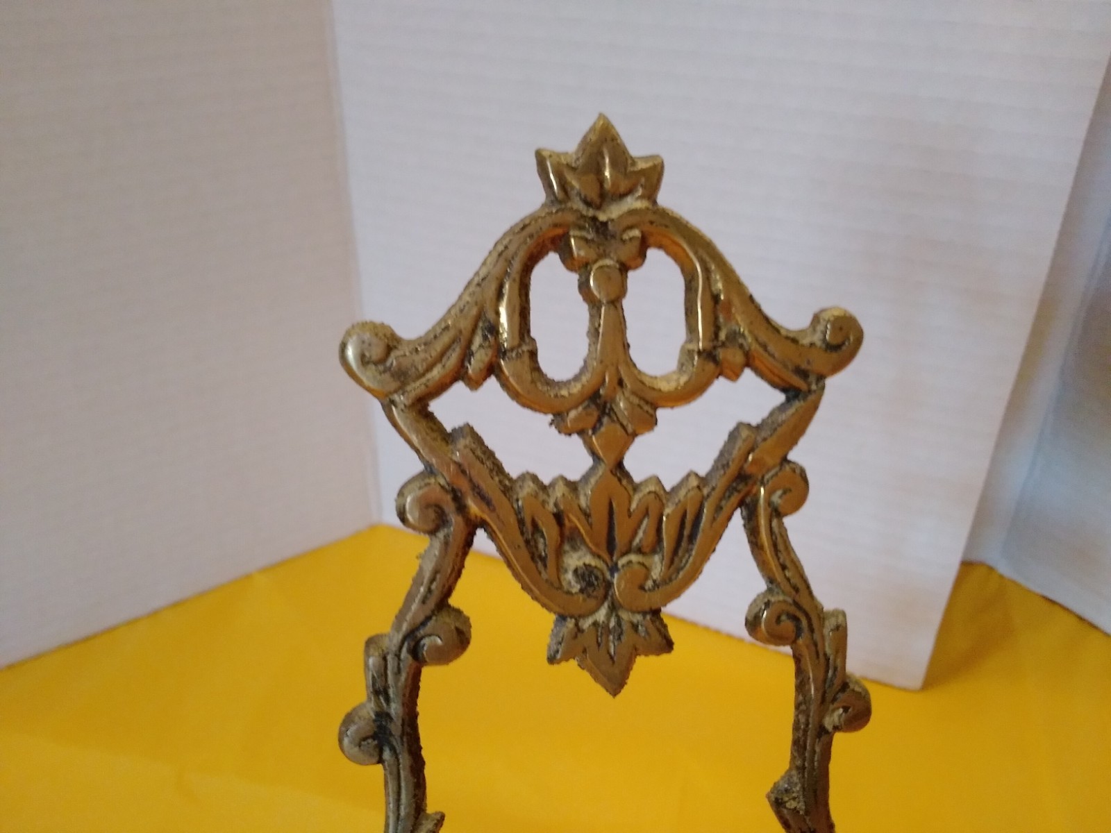 Vintage Metal Victorian Style Art Nouveau Table Display Stand Easel Brass 11”