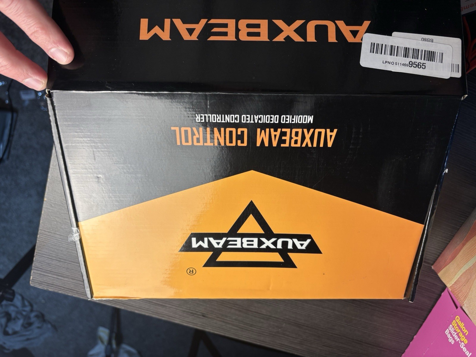 AUXBEAM 8 Gang Switch Panel On-Off LED Car Switch Panel Circuit Control 12V/24V