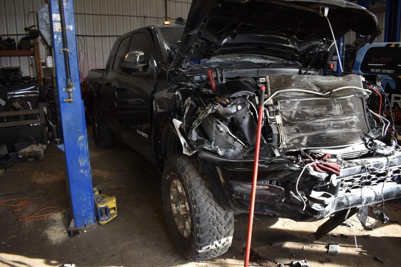 2021 RAM 2500 12" UCONNECT 5 OEM RADIO W/ CONTROL PANEL & MODULE UAX W/ 4C NAV