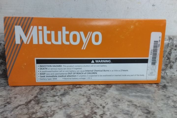 Mitutoyo 500-196-30 0-6 In Range 1-37/64 In Jaw Depth 4-Way Digital Caliper (BW)