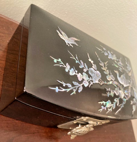 Vintage Korean Black Lacquered Mother of Pearll Jewelry Box 3.5'' X 6'' X 2''