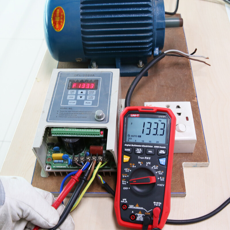 UNI-T TRUE RMS Multimeter Digital AC DC Amp Voltmeter LPF Cap Freq Tester UT61E+