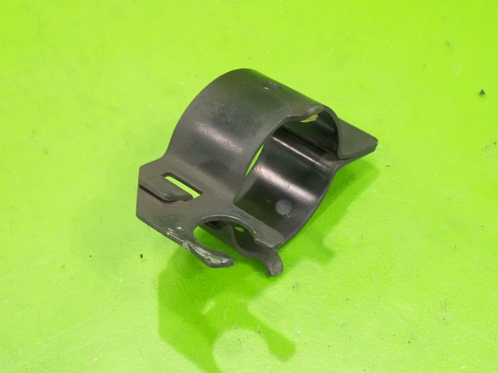 00-06 Audi TT OEM 8N611845 front strut brake hose line mount bracket holder