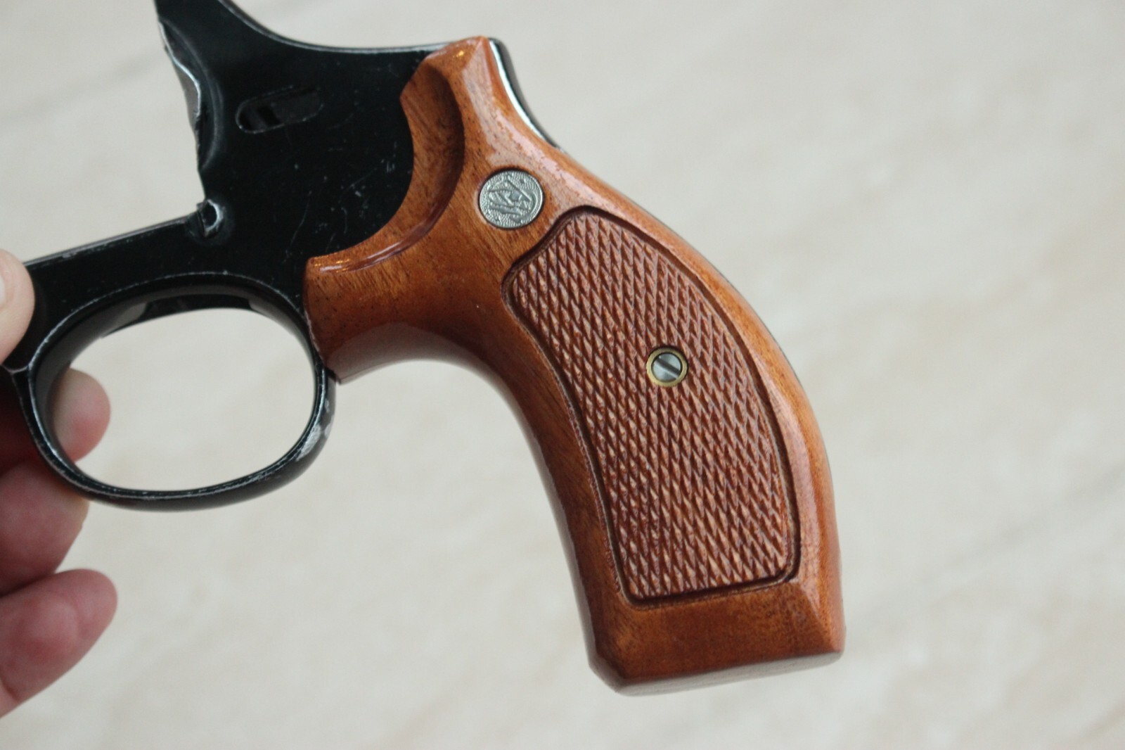 TARGET GRIPS FOR S&W K, L FRAME MODEL 686, 66 ROUND BUTT SAPELE WOOD # RANDOM
