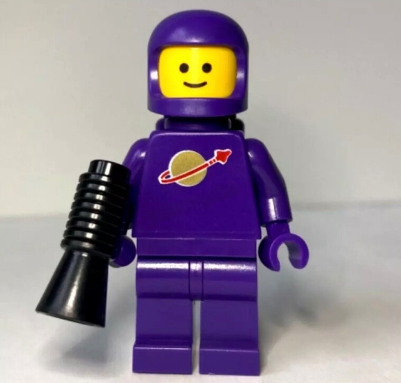 **NEW** 100% LEGO Classic Purple Spaceman W/ Helmet & Air Tank Minifigure