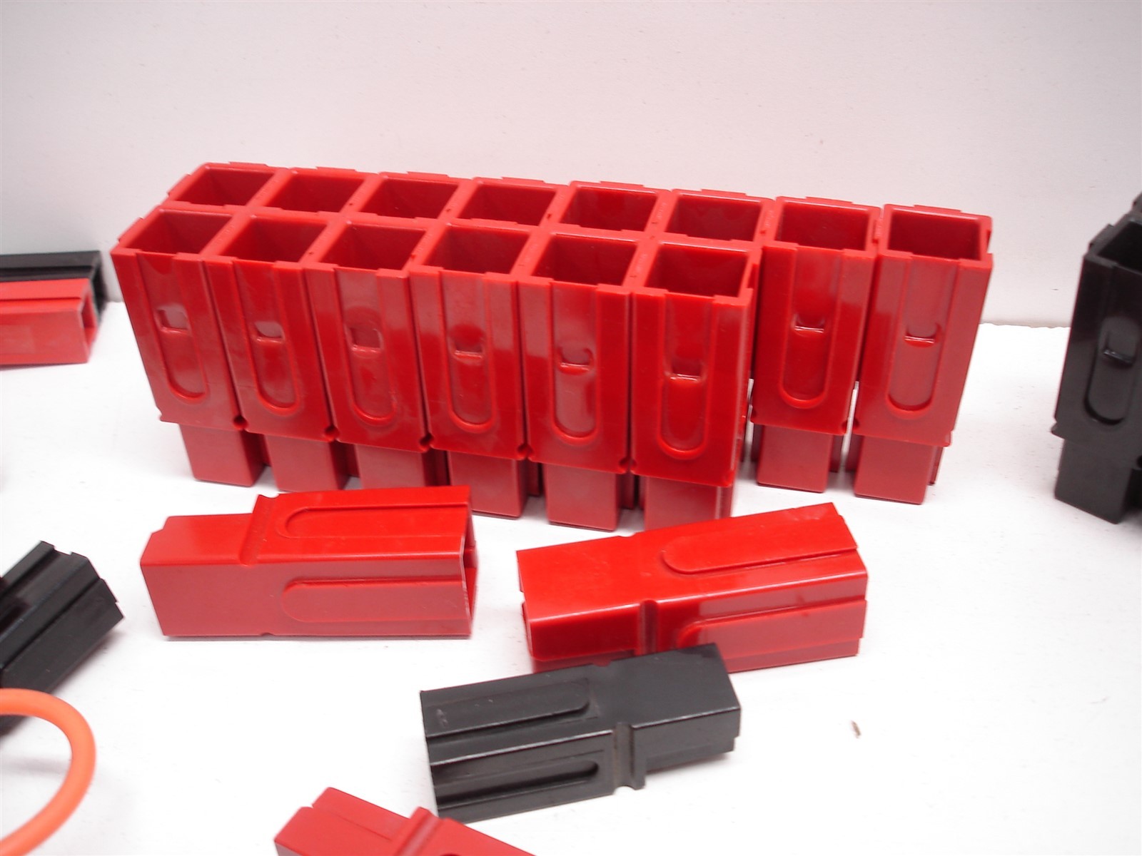 165 TOTAL NASCAR ASSORTED ANDERSON QUICK CONNECT BATTERY WIRE CONNECTOR HOUSINGS