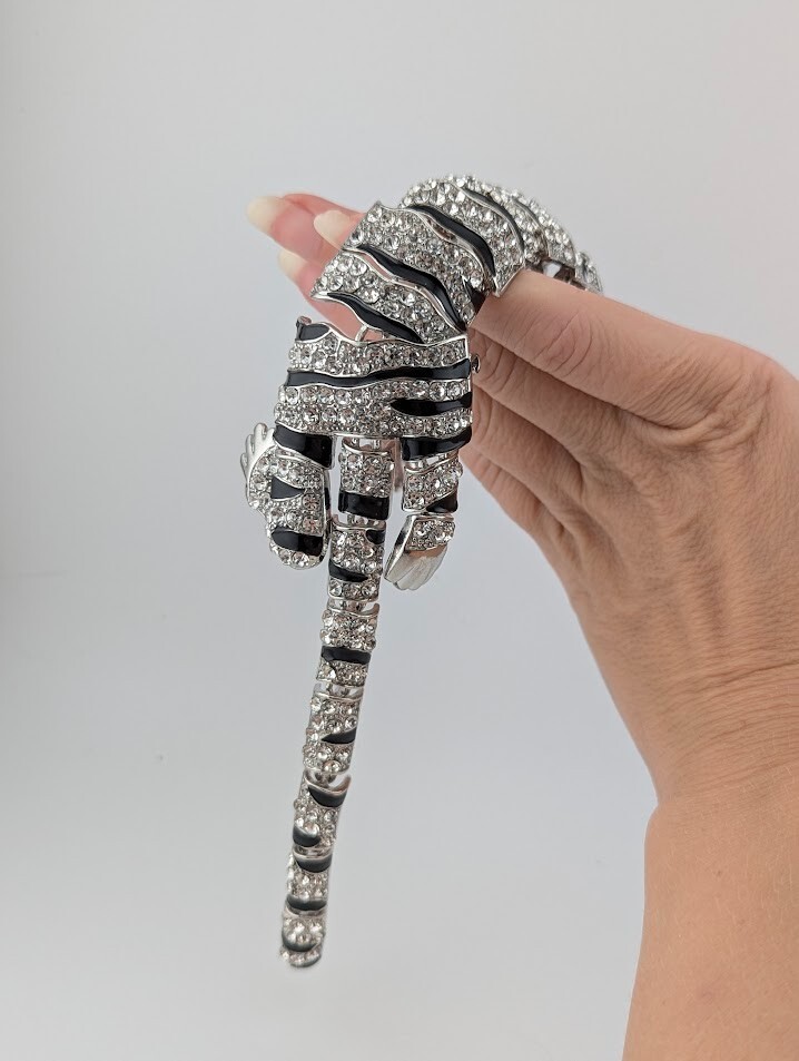 HUGE DRAPING WHITE TIGER SHOULDER BROOCH crystal enamel silvertone panther 7Z