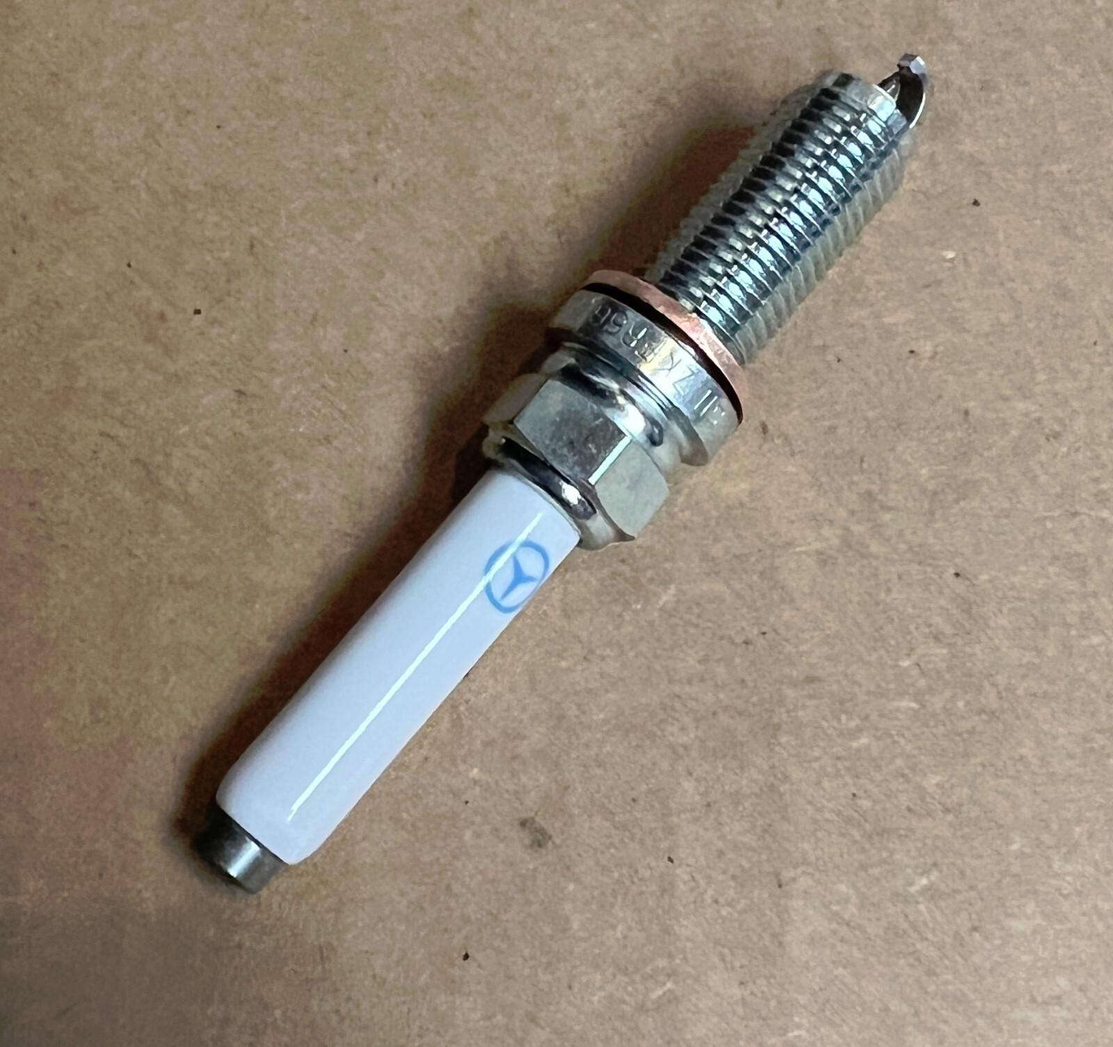 New Genuine OEM Mercedes A 270 159 06 00 - Set of 6 Spark Plugs ** SHIPS FREE