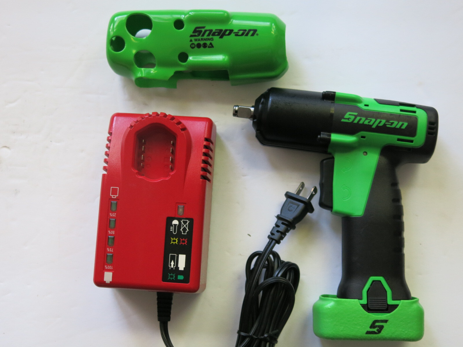 Snap-On CT761 CT761AG Impact Wrench 3/8" 14.4v Cordless Battery & Charger Set
