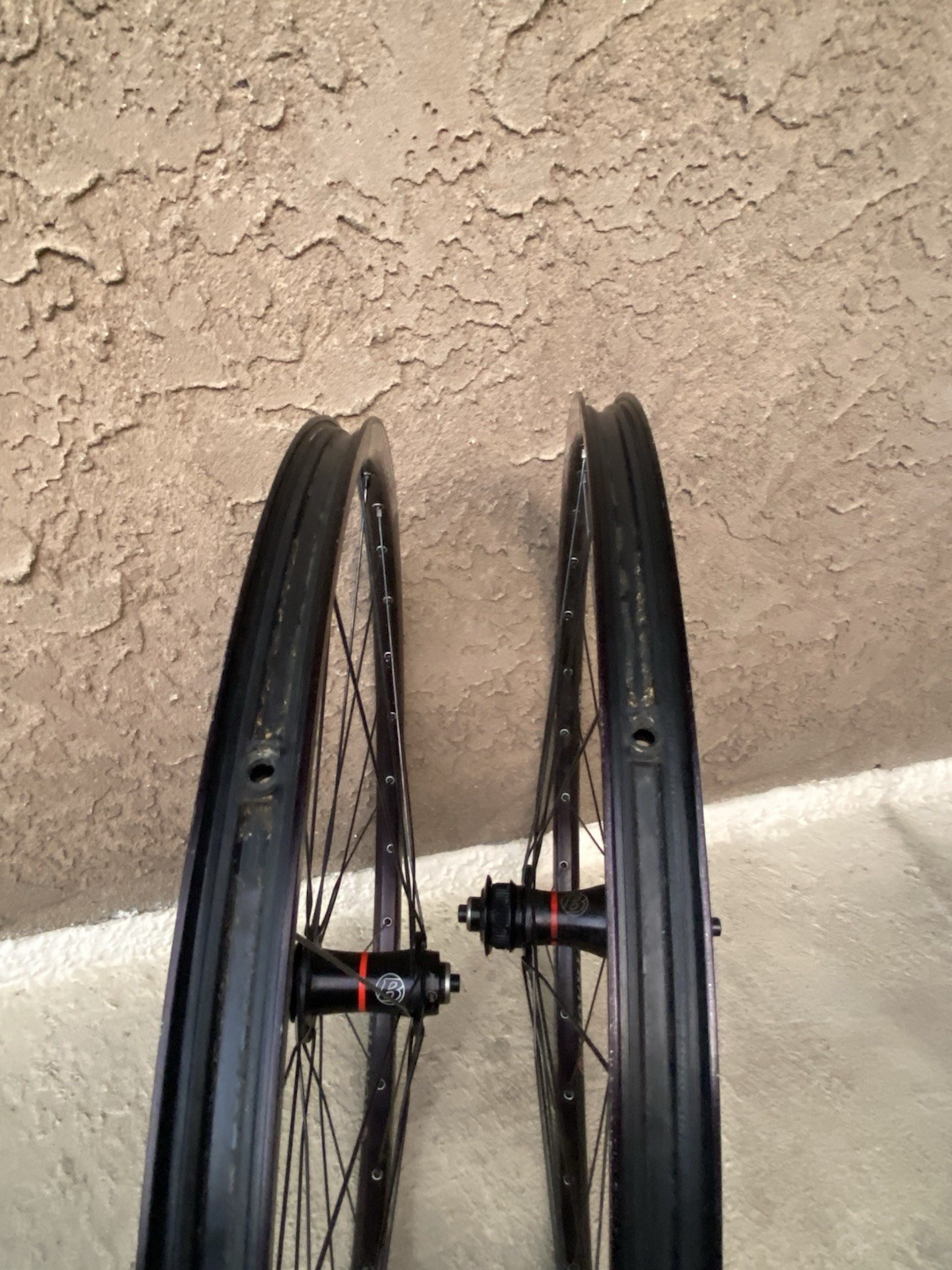 Black Bontrager Race X Lite Tubeless F100/R135mmQR 26” Centerlock Disc Wheelset