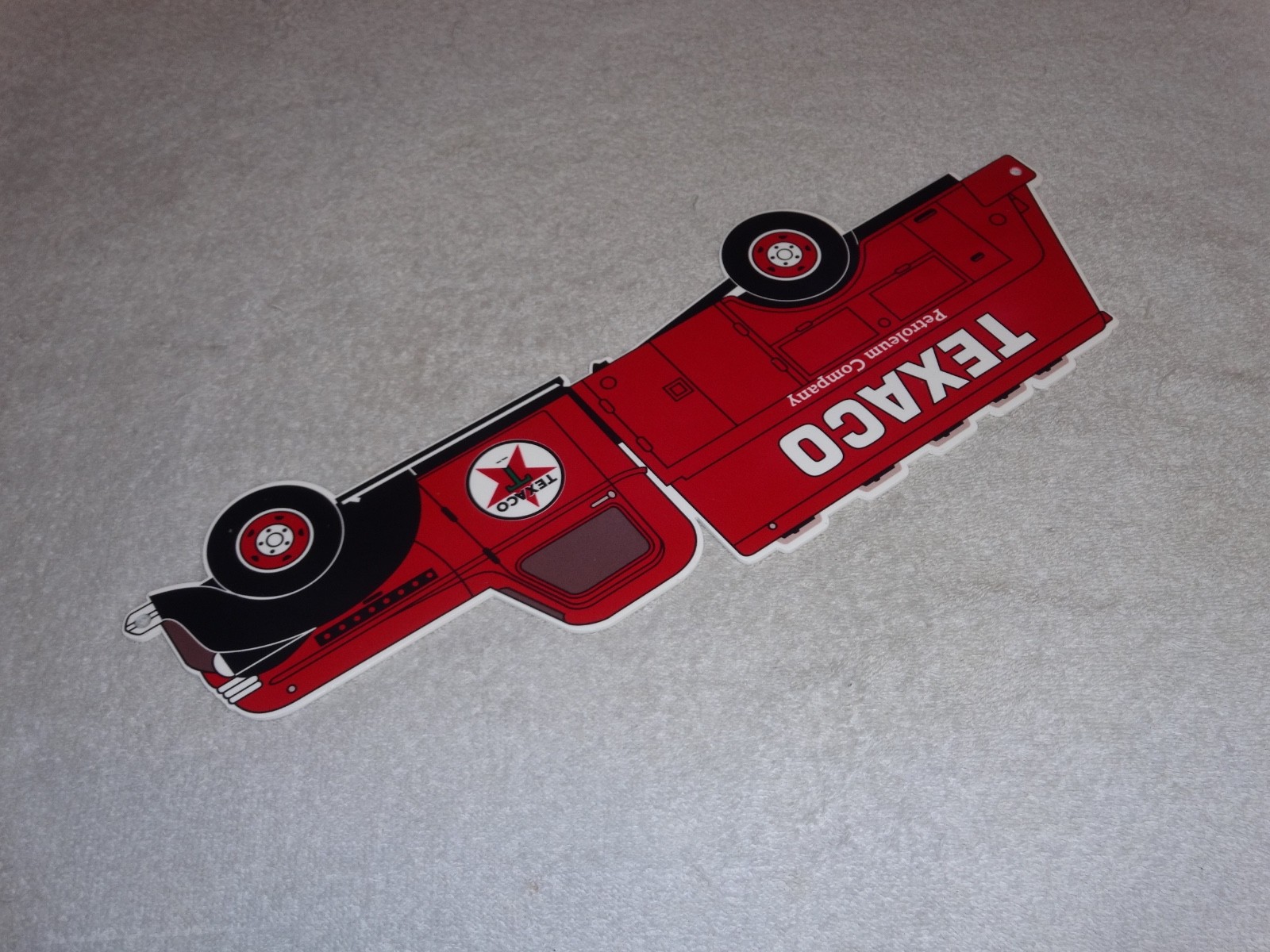 VINTAGE TEXACO PETROLEUM CO. TRUCK 16" METAL SERVICE STATION GASOLINE & OIL SIGN