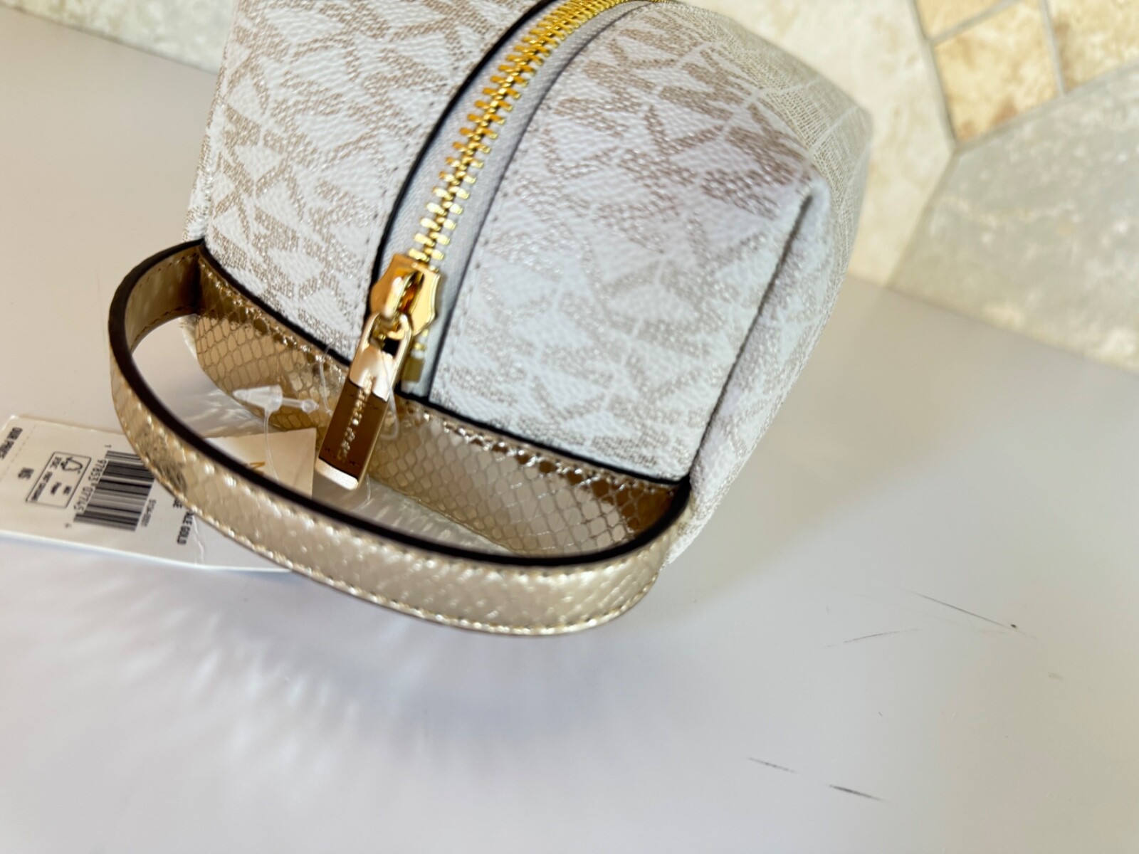 MICHAEL KORS JET SET TRAVEL MEDIUM TRAVEL COSMETIC CASE MK PALE GOLD MULTI