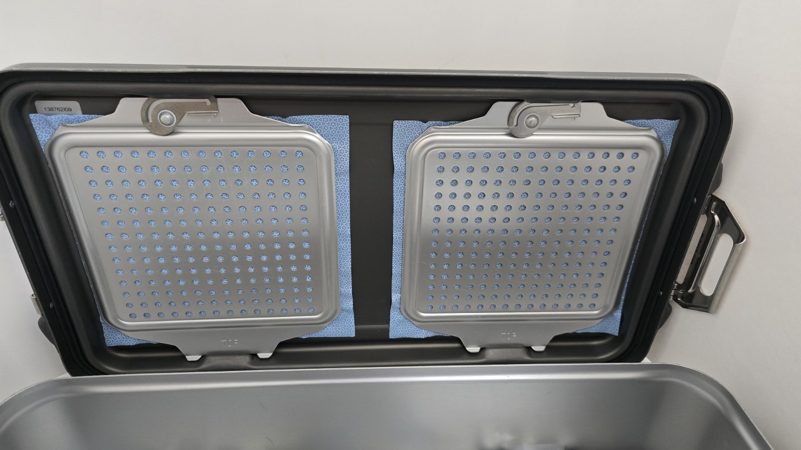 V. Mueller Genesis CD3-5B 23"x12"x5" Sterilization Case NO BASKET