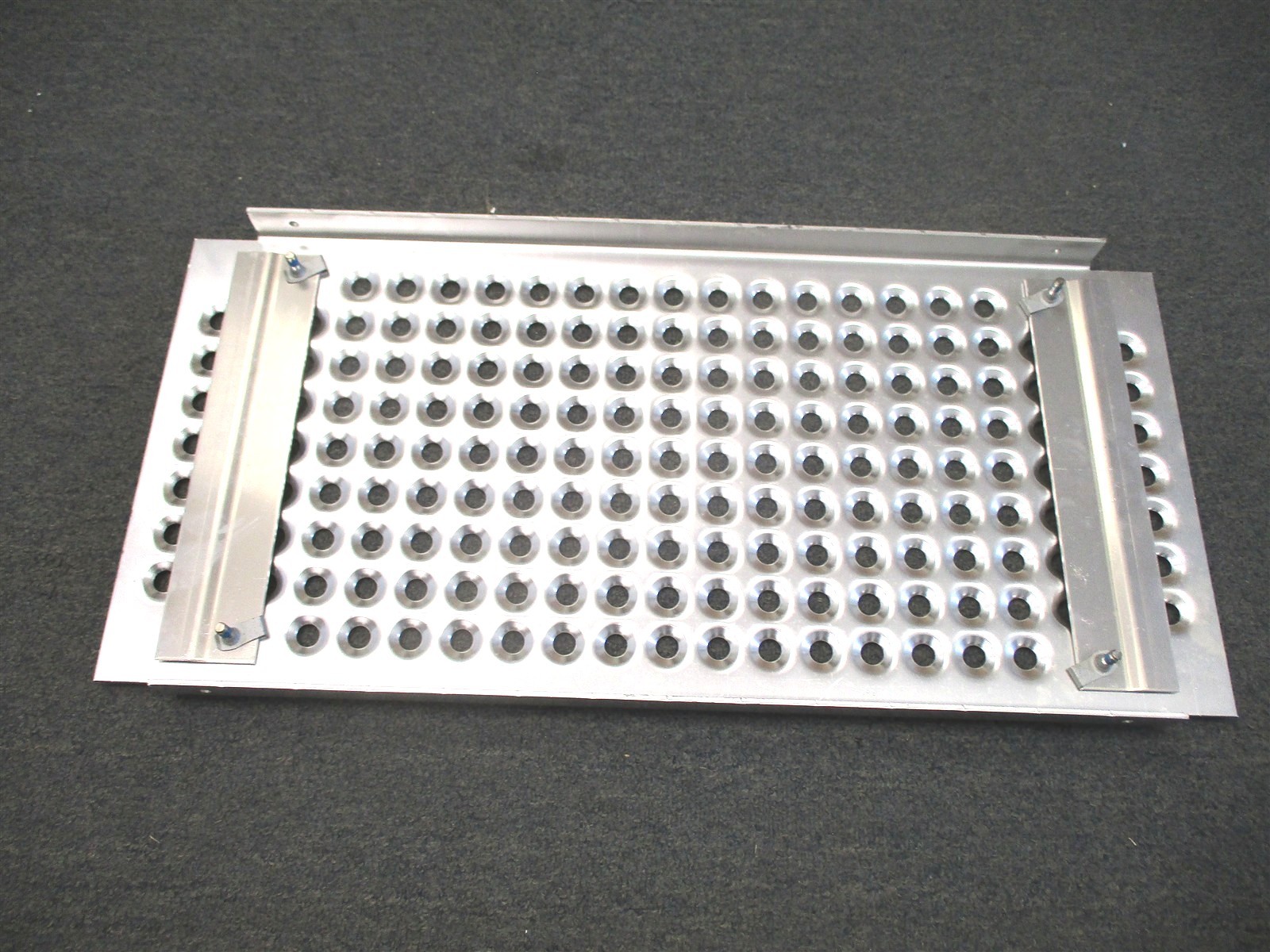 3591920C94-B OEM INTERNATIONAL FLUSH ALUMINUM DECK PLATE PLATFORM 30"x14-1/2"