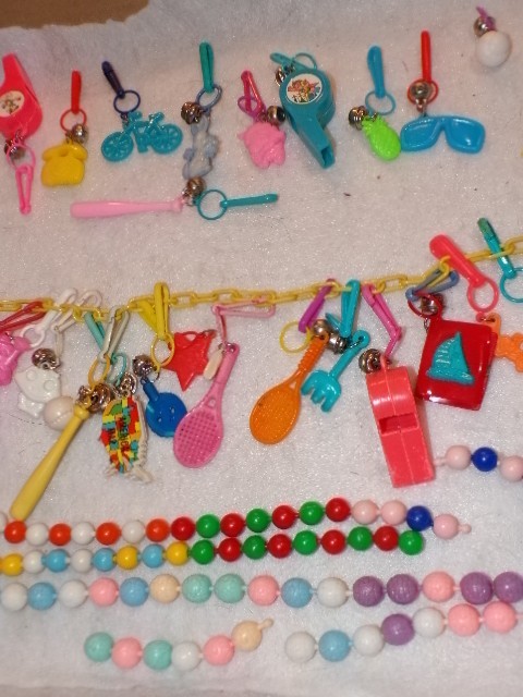 Vintage 1980s Plastic Clip Bell Charm Chain Lot Necklace Pop Beads [fa405]