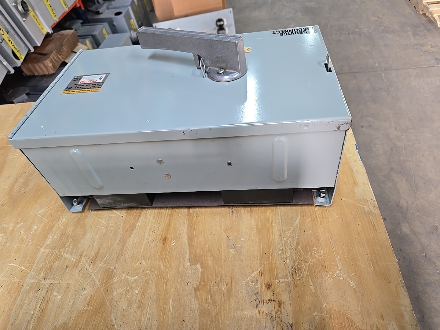 V7F3604 Siemens I-T-E 200 amp 600V WITH MOUNTING KIT