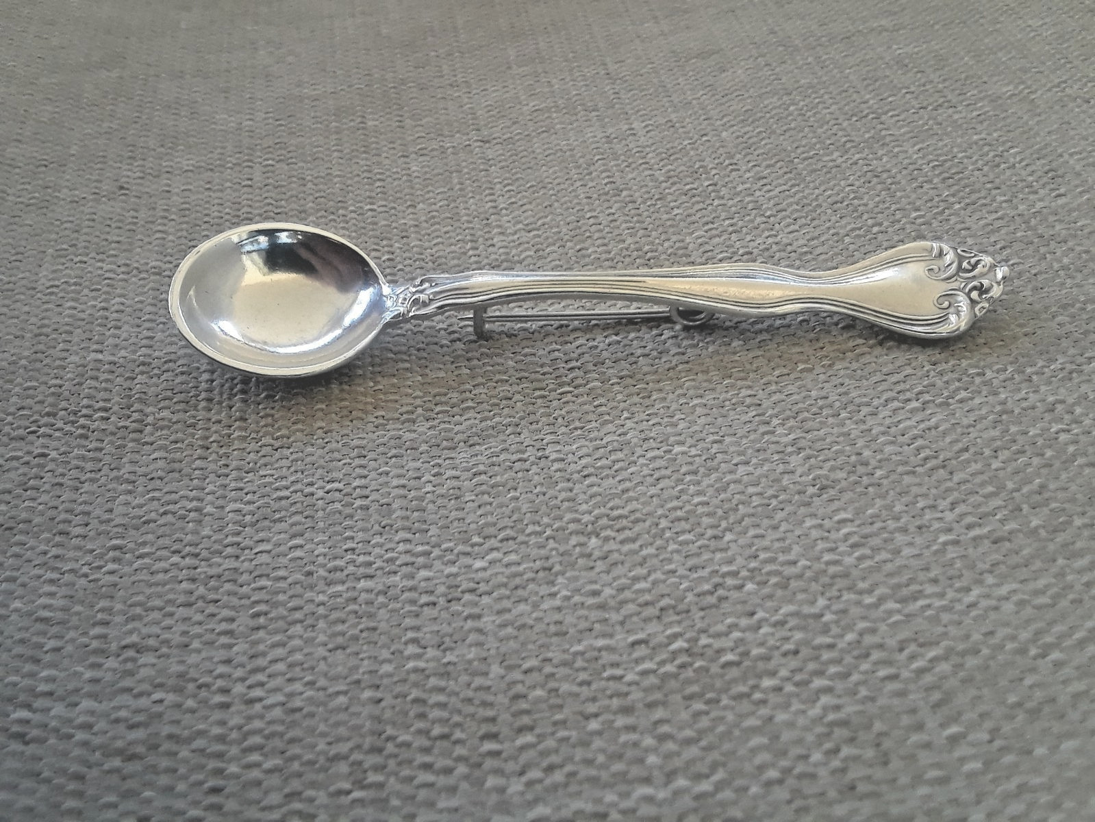 1940 WESTMORELAND George & Martha Washington Sterling Silver Salt Spoon Brooch