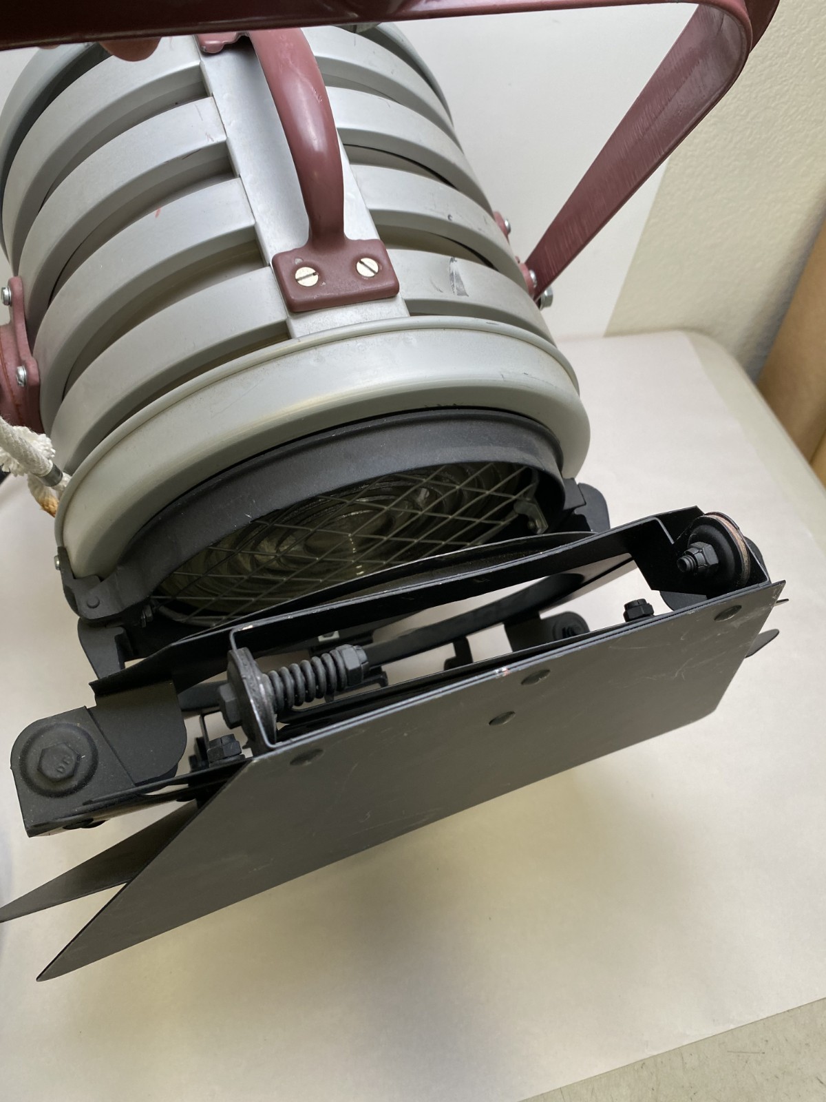 Mole Richardson 5291 2000W 8" Junior Cool Solarspot UNTESTED