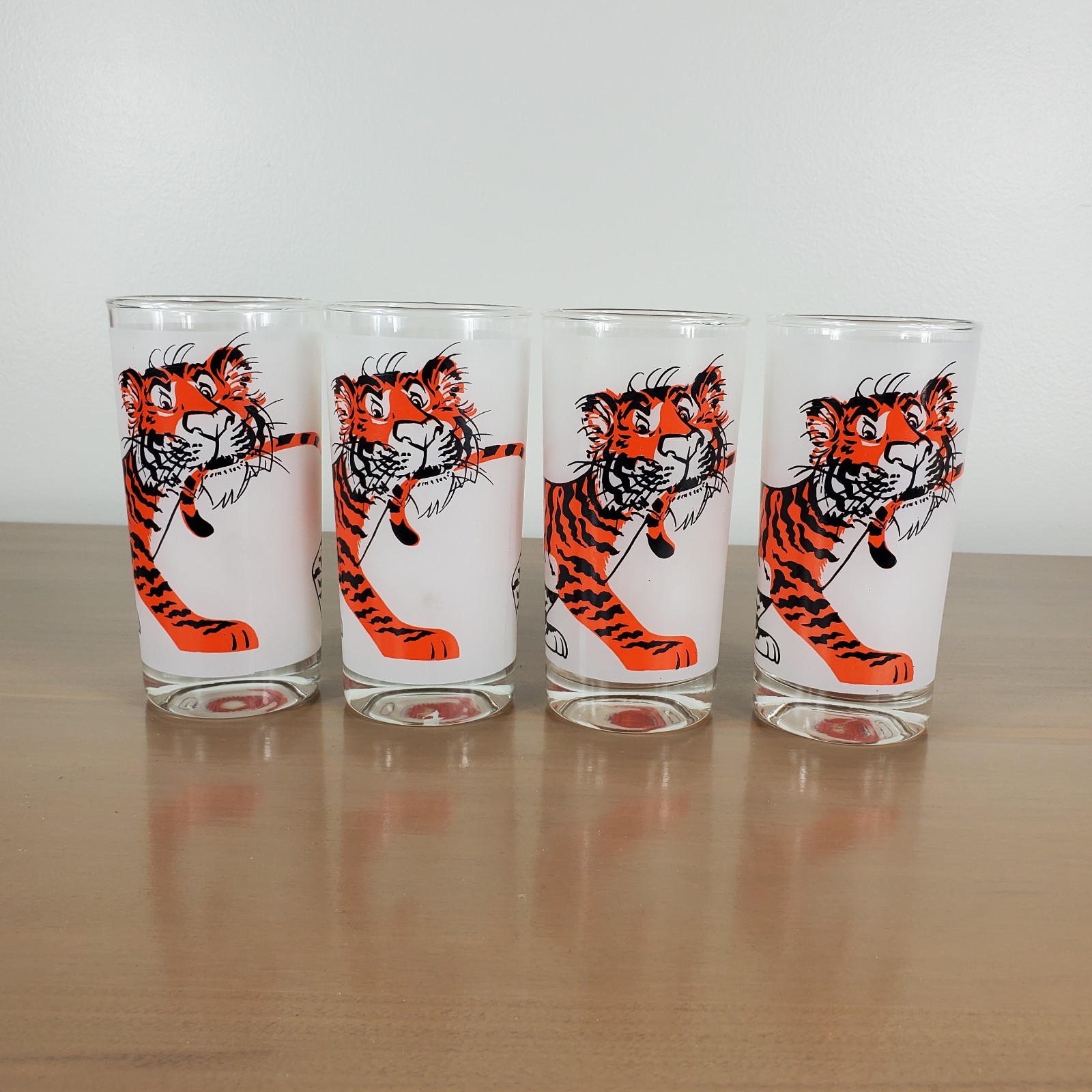 Esso Exxon Gas Tiger in your Tank 4 Glasses Pitcher 2 Cereal Bowls Vintage
