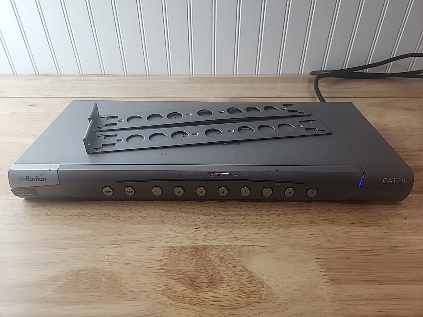 RARITAN MasterConsole CAT28 KVM Switch MCCAT28 (Used, Working)
