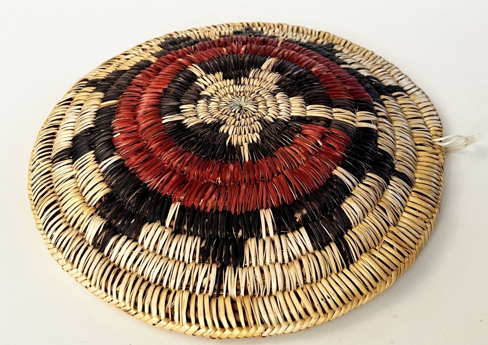 NAVAJO DINE HAND WOVEN 11" WEDDING BASKET TRAY C. 1970s NATIVE AMERICAN ART