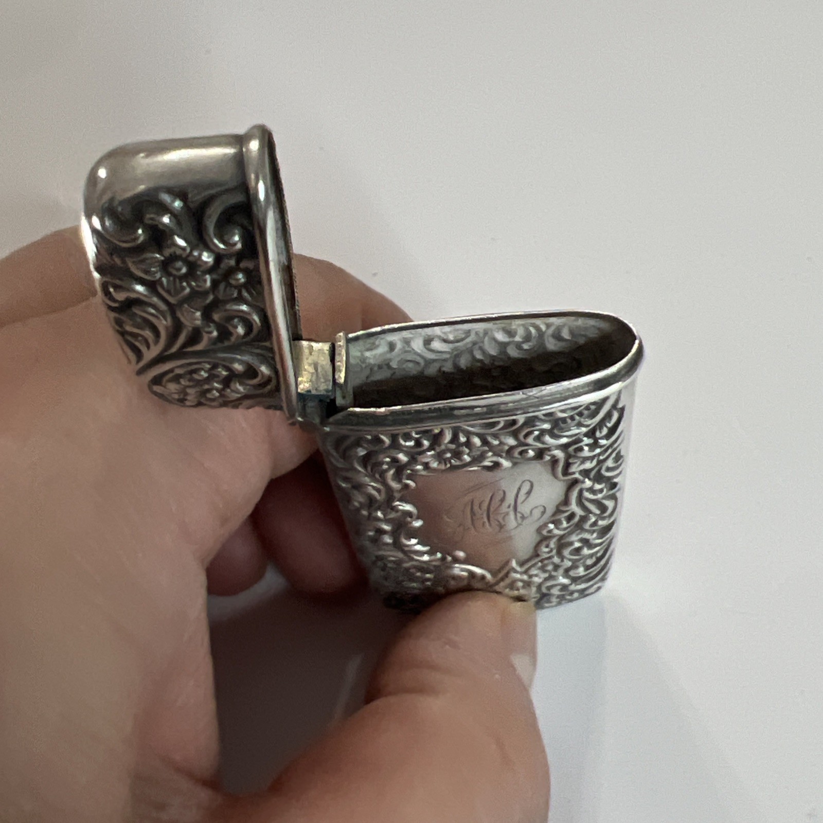 Antique Sterling Silver Ornate Floral Motif Match Safe Vesta Case HAS MONO