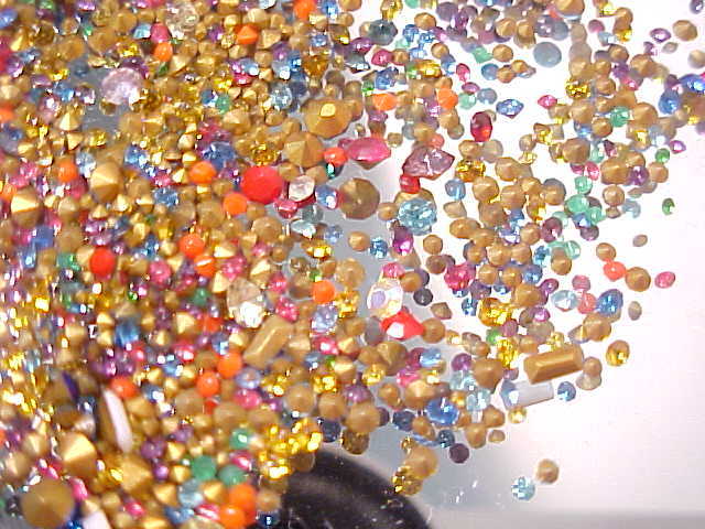 600 TEE TINY VINTAGE GLASS RHINESTONES LOT REPAIR JEWELRY LOOSE STONE ASSORTMENT